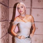 KAROL G Instagram - Me enorgullece saber que este álbum haya podido impactar, de forma positiva, la vida de tantas personas. “Mañana será bonito” se volvió un movimiento de querer superarse, de vivir, de disfrutar hasta en los momentos oscuros y de valorar lo que se tiene mientras llega lo que se desea… es una curita para el alma ❤️‍🩹🥺 y el Regalo mas grande que me deja es el haber podido conectar con tantas personas en el mundo, acompañarlos con mi música y que estas canciones representaran un momento especial en sus vidas. Ha cambiado visas así como ha cambiado la mía! 🌈☀️🌷 Gracias a todas las personas que hicieron parte de este proyecto tan especial y gracias A USTEDES por hacer parte de estos logros! Gracias también a quienes se alegran de cora por lo realmente feliz que me siento! Los amo mucho y como dije, prometo dar TODO y más de lo que pueda, para devolverles todo el amor que me dan a mi! Los amo !