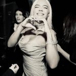 KAROL G Instagram - Me enorgullece saber que este álbum haya podido impactar, de forma positiva, la vida de tantas personas. “Mañana será bonito” se volvió un movimiento de querer superarse, de vivir, de disfrutar hasta en los momentos oscuros y de valorar lo que se tiene mientras llega lo que se desea… es una curita para el alma ❤️‍🩹🥺 y el Regalo mas grande que me deja es el haber podido conectar con tantas personas en el mundo, acompañarlos con mi música y que estas canciones representaran un momento especial en sus vidas. Ha cambiado visas así como ha cambiado la mía! 🌈☀️🌷 Gracias a todas las personas que hicieron parte de este proyecto tan especial y gracias A USTEDES por hacer parte de estos logros! Gracias también a quienes se alegran de cora por lo realmente feliz que me siento! Los amo mucho y como dije, prometo dar TODO y más de lo que pueda, para devolverles todo el amor que me dan a mi! Los amo !