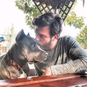 Kıvanç Tatlıtuğ Instagram - @maxveali can dostumu eğiten sihirli bir adam. Teşekkürler kardeşim.