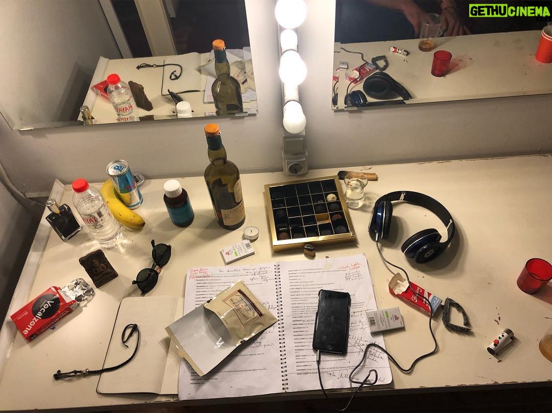 Kaan Urgancıoğlu Instagram - Kozmik Yaralar @siyahbeyazverenkli