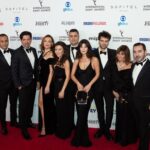Kaan Urgancıoğlu Instagram – Bu mutluluğun ardında bu fotoğraflarda olmayan kocaman bir ekip var. Hepinizin eline sağlık. Bunu hak ettik. @yargidizi @ayyapim @kanald @iemmys 
Bu gece için teşekkürler @prada @jeffhm #işbirliği