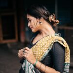 Kaavya Arivumani Instagram – இரகசியமே✨🩶

Fav shoot ✨🖤
Saree:@vasaka.jaipur 

📷:@storiesby_rk 

📷@its_surean
Blouse:@arudpa 

Styled :@keziah_costume_stylist 

#kaavya#kaavyaarivumani #insta#tamil #tamilcinema #kollywood #malayalamcinema