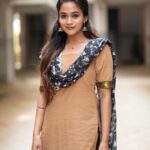 Kaavya Arivumani Instagram – Comfo 🖤

Outfit :@thayalkadai 
📷@_niki_photographyy 
Accessories @earingloverz

 #raw-pictures#instagram#kaavya#kaavyaarivumani #nomakeup