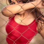 Kaavya Arivumani Instagram - High on red 🧨📍 Shot and edited by :@haran_official_ ✨✨ Muah ::@jeevya_makeoverartistry ✨✨ #kaavya#kaavyaarivumani