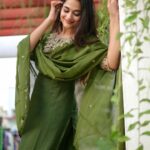 Kaavya Arivumani Instagram - Greentastic🌿🍀 @vredevogel ✨ @sathyaphotography3 ✨✨ #kaavya#kaavyaarivumani #insta