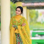 Kaavya Arivumani Instagram - Just chudi things 🌿🍀✨ @afaasboutique #kaavya#kaavyaarivumani #tamilcinema #kollywood #star