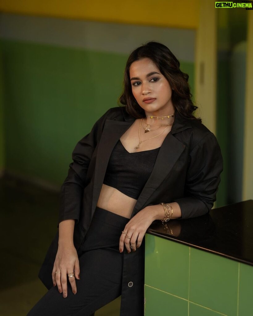 Kaavya Arivumani Instagram - Suited up and ready to steal hearts♣️🧨 ✨team : Shot by :@irst_photography Styled by @ishwaryaalaguvel Costume :@tnt_designstudio Muah:@makeover_by_andrea Location:@alohabeachresort_ecr #kaavya#kaavyaarivumani #insta #tamilcinema #kollywood