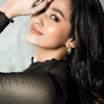 Kaavya Arivumani Instagram - Stand out in the shadows♣️🕷️ Costume :@label.sameera ✨ Team :@shotsbyuv @@the.portrait.culture @sat_narain #kaavya#kaavyaarivumani #instagram
