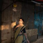 Kaavya Arivumani Instagram - இரகசியமே✨🩶 Fav shoot ✨🖤 Saree:@vasaka.jaipur 📷:@storiesby_rk 📷@its_surean Blouse:@arudpa Styled :@keziah_costume_stylist #kaavya#kaavyaarivumani #insta#tamil #tamilcinema #kollywood #malayalamcinema