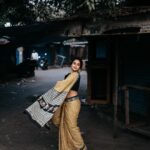Kaavya Arivumani Instagram - இரகசியமே✨🩶 Fav shoot ✨🖤 Saree:@vasaka.jaipur 📷:@storiesby_rk 📷@its_surean Blouse:@arudpa Styled :@keziah_costume_stylist #kaavya#kaavyaarivumani #insta#tamil #tamilcinema #kollywood #malayalamcinema