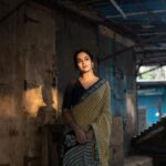Kaavya Arivumani Instagram - இரகசியமே✨🩶 Fav shoot ✨🖤 Saree:@vasaka.jaipur 📷:@storiesby_rk 📷@its_surean Blouse:@arudpa Styled :@keziah_costume_stylist #kaavya#kaavyaarivumani #insta#tamil #tamilcinema #kollywood #malayalamcinema