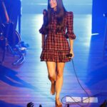 Kacey Musgraves Instagram - 🖤 makeup @moanilee hair @giovannidelgado wardrobe @ecduzit x @thevampireswife asst by @garrett__ives tailoring by @bedfordstreetlaundry Ryman Auditorium
