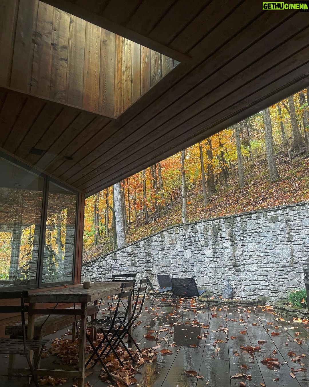 Kacey Musgraves Instagram - leaf laugh love 🍂 Heart of the Woods