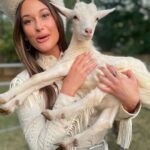 Kacey Musgraves Instagram - GOAT energy only 🤍