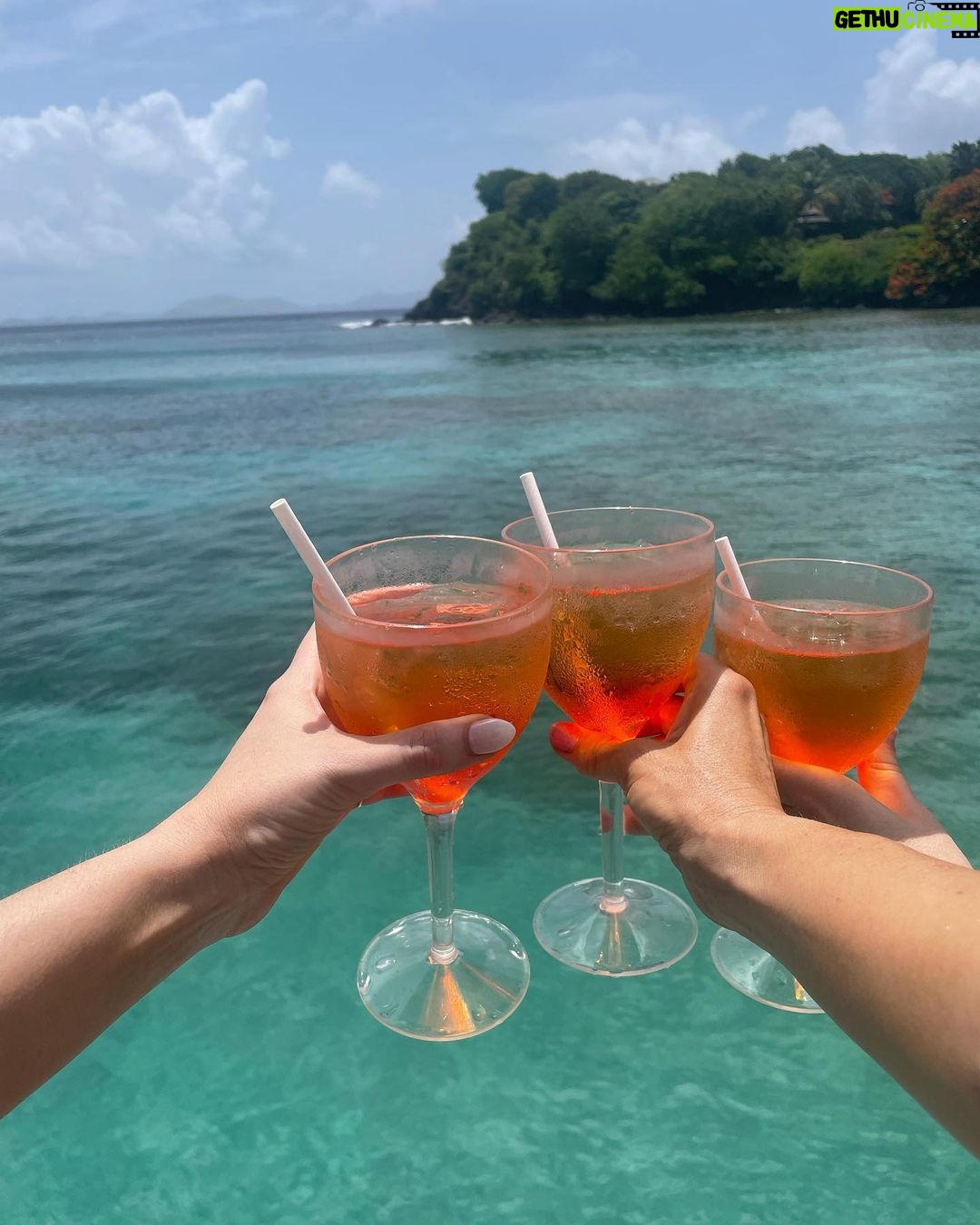 Kacey Musgraves Instagram - If it’s not a hell yes it’s a no Mustique Island, St. Vincent & the Grenadines