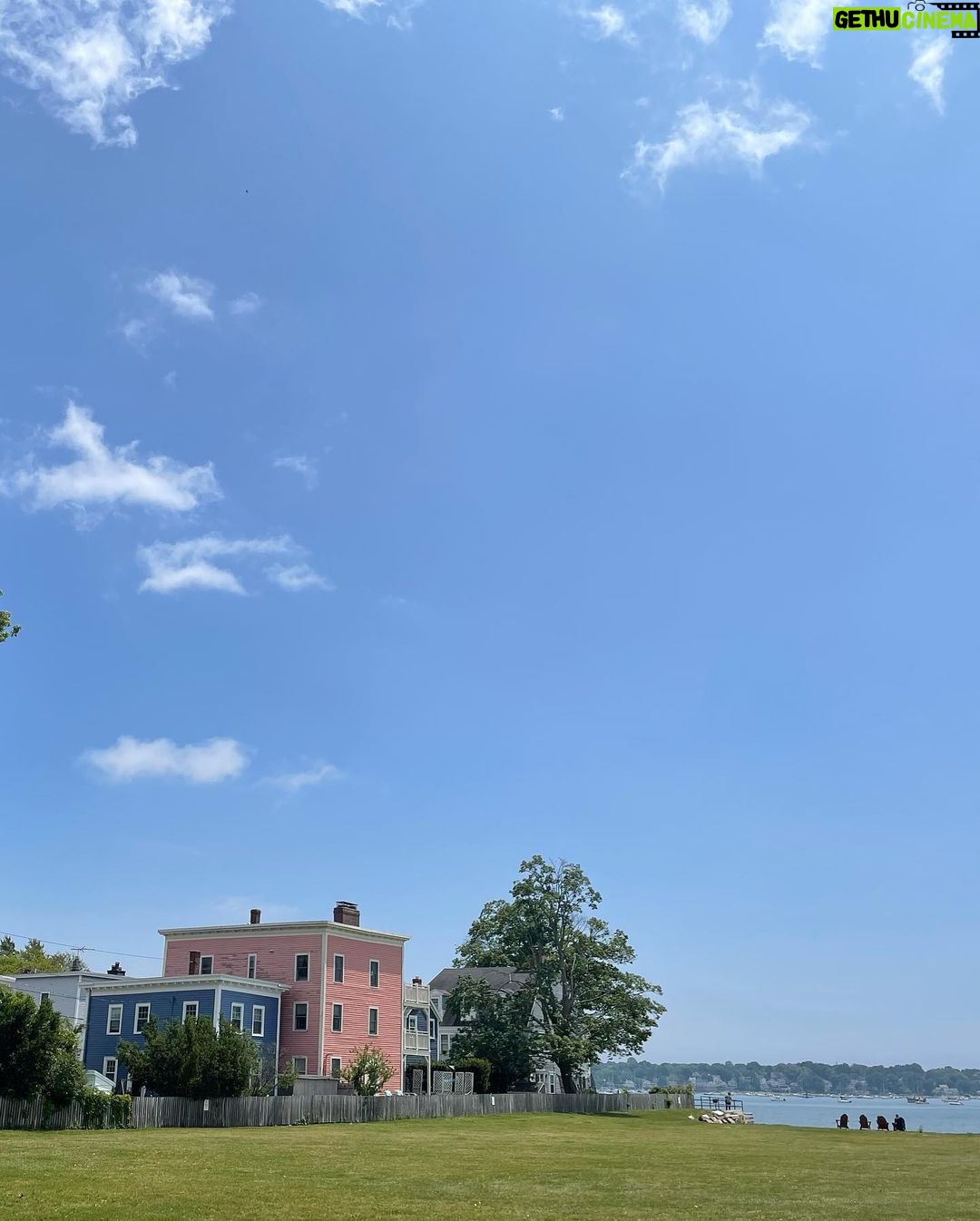 Kacey Musgraves Instagram - basic witch 🧹 Salem, Massachusetts