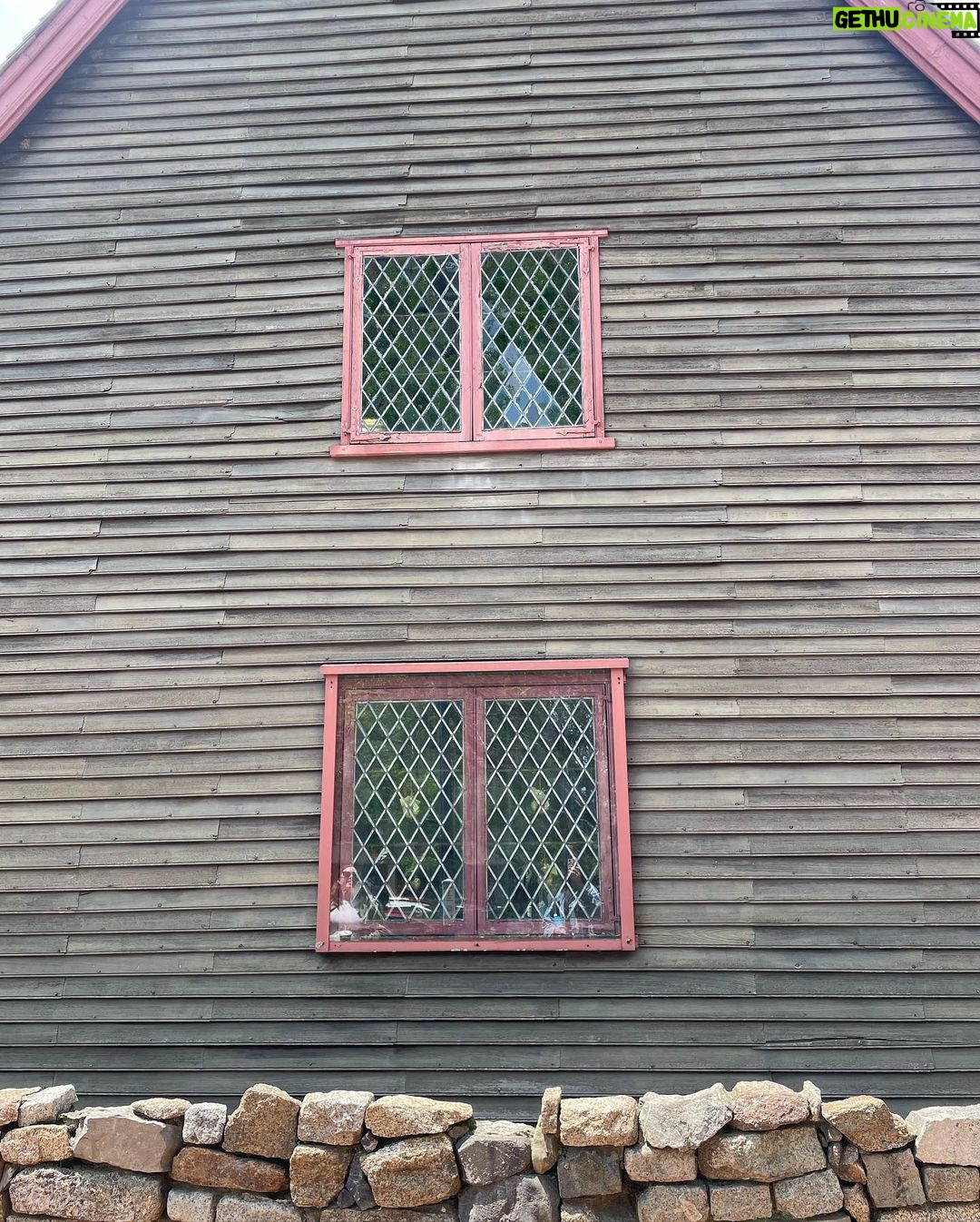 Kacey Musgraves Instagram - basic witch 🧹 Salem, Massachusetts