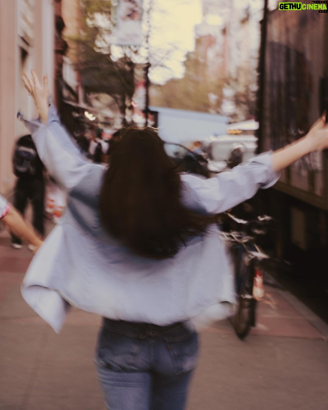 Kacey Musgraves Instagram - one month until 𝓓𝓮𝓮𝓹𝓮𝓻 𝓦𝓮𝓵𝓵 Greenwich Village, N.Y.