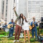 Kacey Musgraves Instagram - A highlight of this life - vibing on moss with @skipmarley. 🤎 Live moss + fauna by @theresariveradesign Today Show