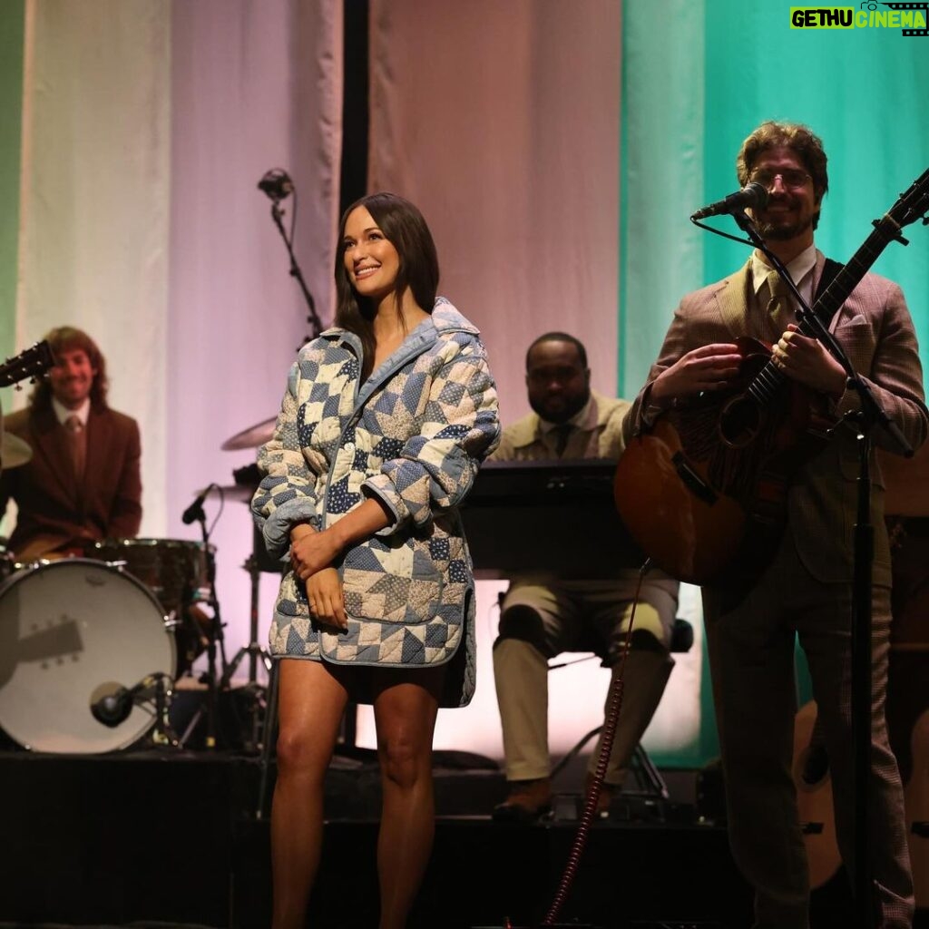 Kacey Musgraves Instagram - 🌬️ roll outta bed hit the gravity bong that I made Saturday Night Live