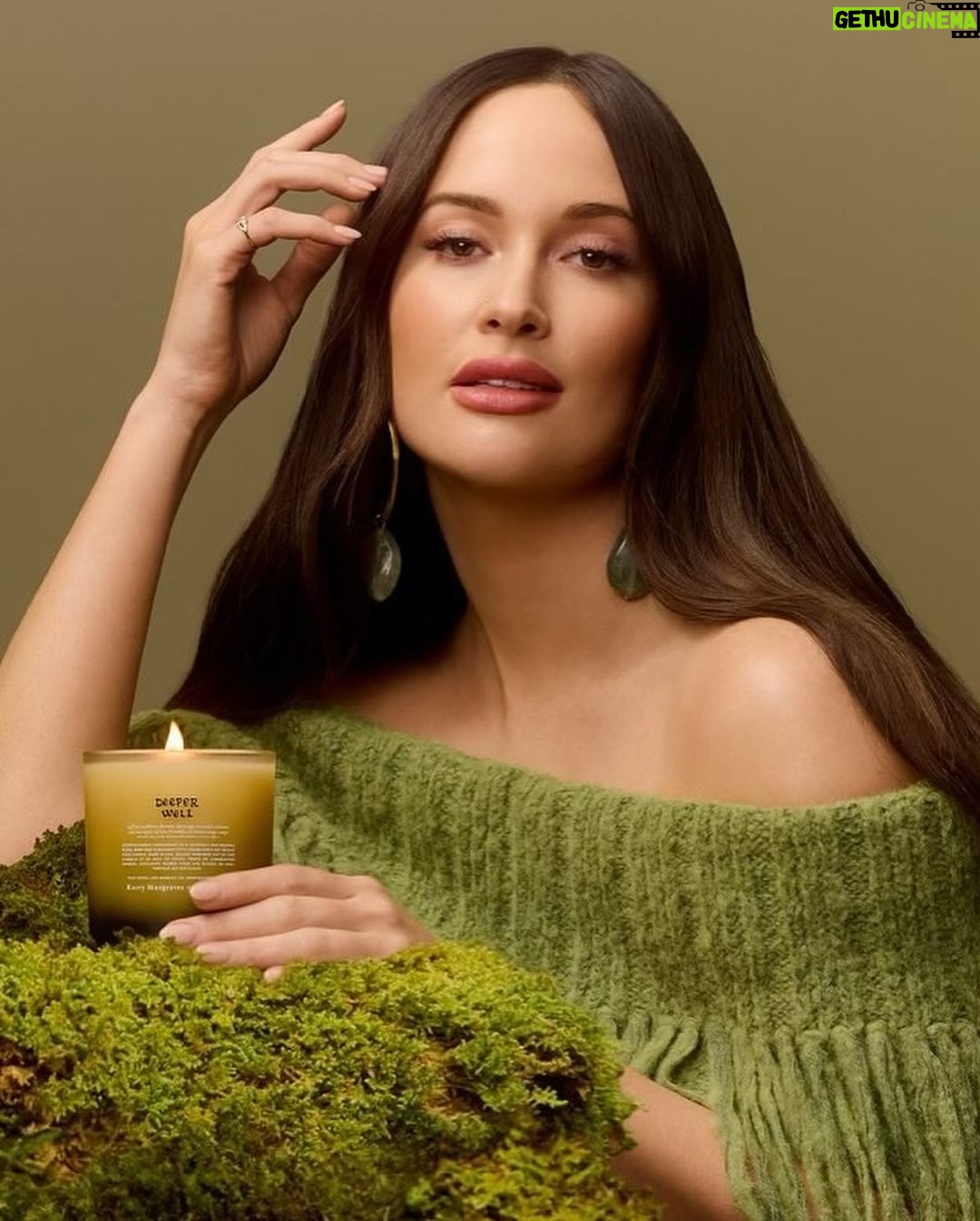 Kacey Musgraves Instagram - Scent and sound are so strongly tied to memory. Itโs an extremely exciting challenge for me to bring a songs to life in another sense, generating a more 3D experience. It starts with thinking: what would this song look like? And then, if pulled from auditory into the olfactory dimension: what would this song smell like? I hope you enjoy the result. ๐๐ฎ๐ฎ๐น๐ฎ๐ป ๐ฆ๐ฎ๐ต๐ต: an earthy ode to your inner world. Elements like oak moss, mushroom, saffron, beet root, lavender, clary sage, and raspberry come together to make your space smell like the bottom of a forest in the clouds. Itโs a grounded and comforting smell (like a hug from someone youโve missed) but a bit sweet and airy and fresh (like they just came in from the rain.) The smell of wet stone but also a breeze carrying a subtle scent of dried flowers. Somewhere between feminine and masculine and completely at peace. Much love, Kacey Mossgraves Link in bio ๐ฟ Thank you @boy__smells for collab number 2 and to Jerome & @robertet_group for being the chic geniuses that you are. And my glam fairies: @moanilee @giovannidelgado @ecduzit