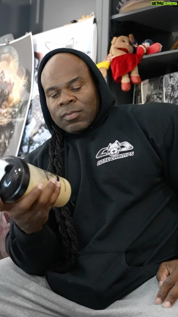Kai Greene Instagram - The POWER is within you 👊🏾 Just like sketching, every day is an opportunity to shape your destiny. With @corechamps ISOLATE by your side, you have the tools to shape and create greatness. Let’s turn our dreams into reality, one sketch, one rep at a time. #LetsWORK!!! THOUGHTS BECOME THINGS 💪🏾 #KaiGreene #CoreChamps #ThoughtsBecomeThings