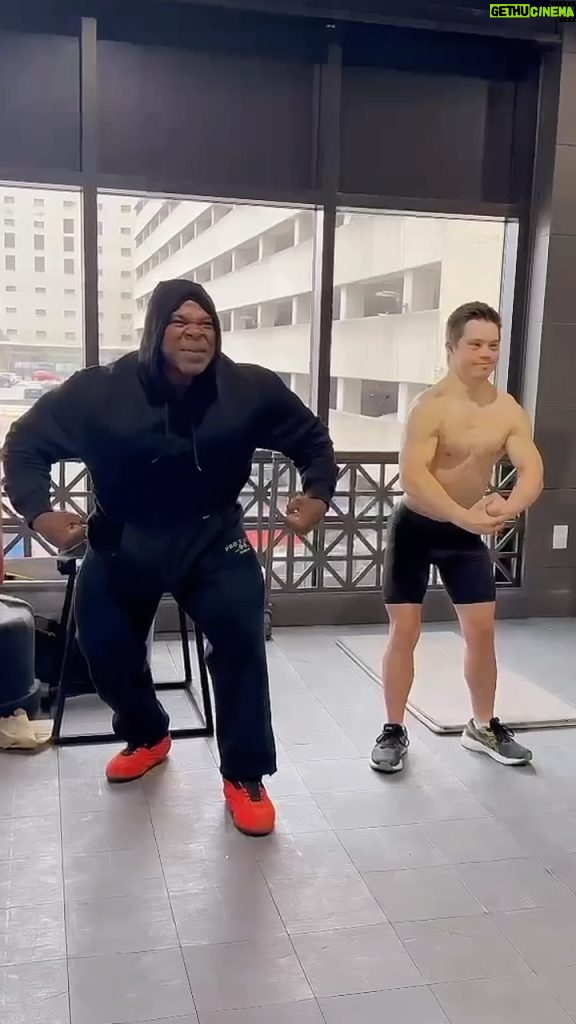 Kai Greene Instagram - THE POWER IS IN YOUR HAND 💥 In the pursuit of greatness, every dream is within reach. The journey may twist and turn, but the grind teaches us how to become a champions. When it’s all said and done, our own success boils down to setting up the proper foundation, having enough patience, perseverance, and action necessary to push the needle forward! Huge Shoutout to @greenrangerkyle for helping us stay on point with the mandatories! THOUGHTS BECOME THINGS 💪🏾 #KaiGreene #CoreChamps #ThoughtsBecomeThings