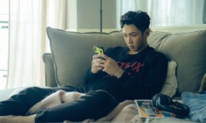 Kai Ko Instagram - 開工啦！也要感謝大家對愛愛內含光的支持！ 謝謝大家的喜歡！愛愛內含光還在Netflix 周平克也一直都在💕💕 @letstalkaboutchu