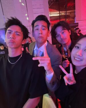 Kai Ko Instagram - 這是我參加過最棒但最短的婚禮！！
一個半小時KO自己！
Love u forever my bro @mroscarwang 
Love u too my 大嫂 @t1any1 

所有人都發彭于晏！不得不蹭一波流量💕💕
#理性飲酒 

這樣@大家覺得 @studiodoe 有開心嗎🌝🌝