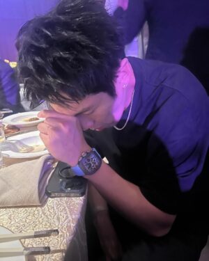 Kai Ko Instagram - 這是我參加過最棒但最短的婚禮！！
一個半小時KO自己！
Love u forever my bro @mroscarwang 
Love u too my 大嫂 @t1any1 

所有人都發彭于晏！不得不蹭一波流量💕💕
#理性飲酒 

這樣@大家覺得 @studiodoe 有開心嗎🌝🌝