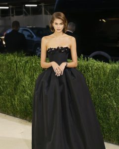 Kaia Gerber Instagram - thank you for having me 🖤 @voguemagazine @omega @oscardelarenta