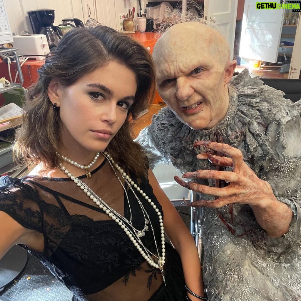 Kaia Gerber Instagram - spoiler alert… season finale of #ahstories is out on #fxonhulu! I wasn’t ready to say goodbye to Ruby… thank you to everyone who watched! & thank you @mrrpmurphy for bringing back our big happy twisted murder house family ❤️