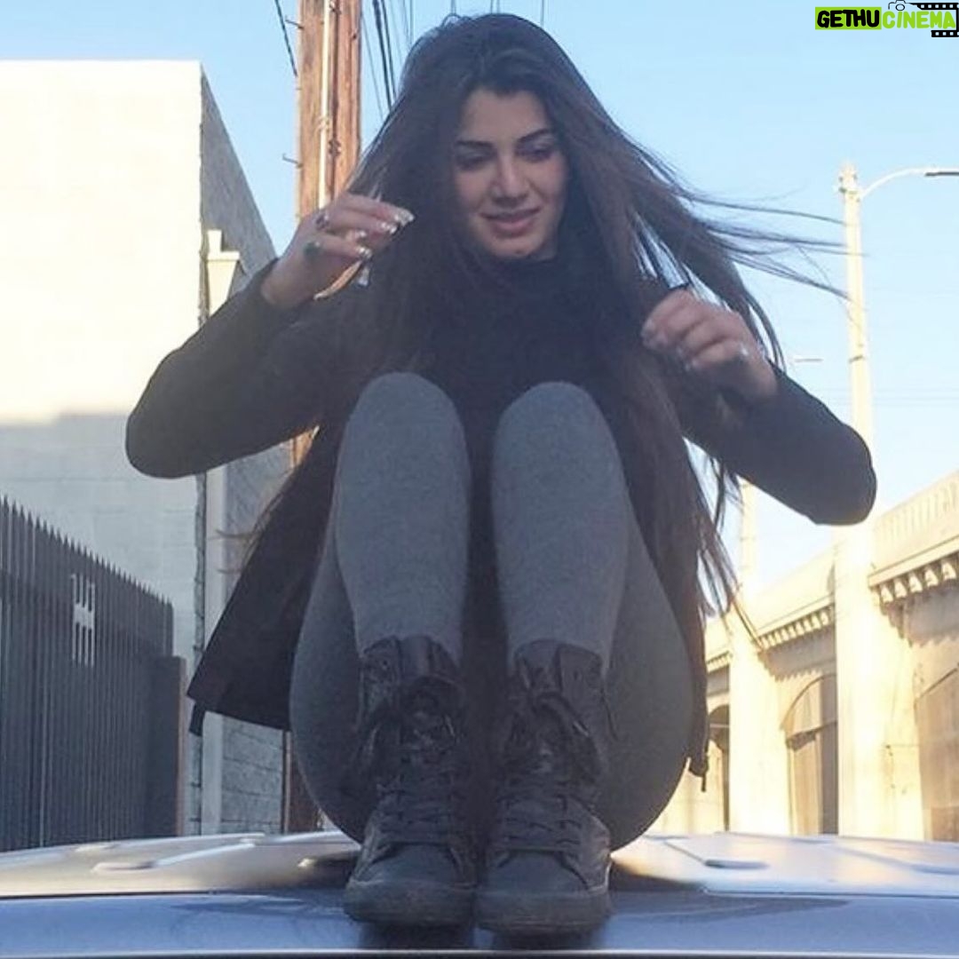 Kainaat Arora Instagram - Love is not a relationship, love is a state of being; it has nothing to do with anybody else. One is not “in love”, one is love ❤️ . . . . . #kainaatarora #downtownla 🇺🇸 #DownTown #LA #california #kainaataroraupdates #kainaat_arora #TeamKainaat Los Angeles, California