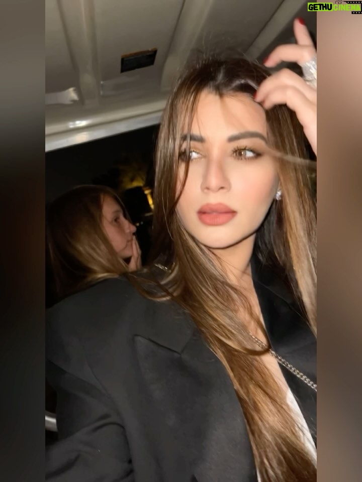 Kainaat Arora Instagram - When The night Is Dark & The Moon 🌙 Is The Only Light 💡.. . . . . . . #GoodTimes #TravelScenes #live #princessLife #Kainaatarora #❤️ Love Land