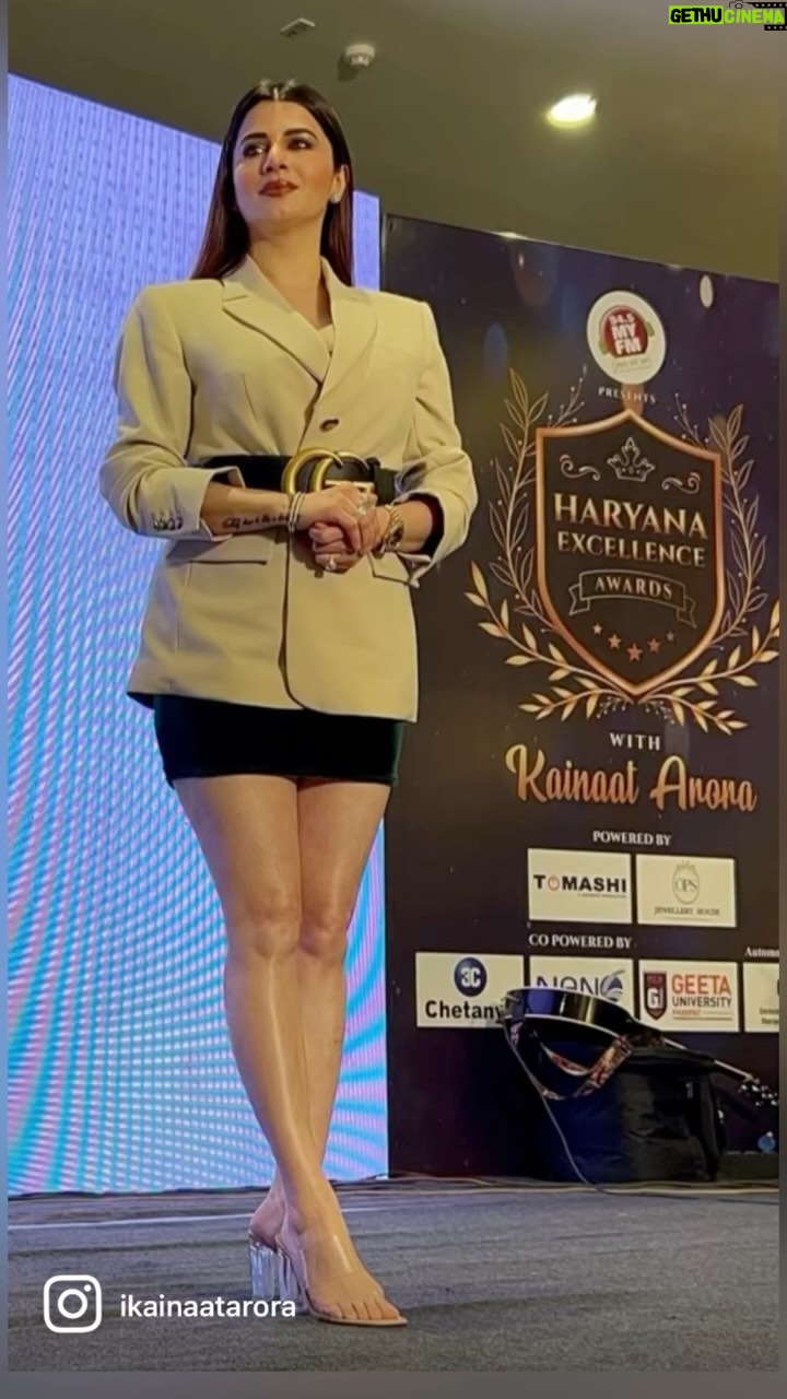 Kainaat Arora Instagram - I am becoming stronger in my mind, body, and spirit. I am not defined by my past or limited to what was. I am new to every moment. I have choices, and I choose greater. I am free and know that my spirit will carry me through. I trust whatβs within me. I trust who I am. Today is a new day for me. I am embracing my greatness! β¦. π₯π₯π₯ . . . . . #kainaatarora #kainnataroraa π #π πππ