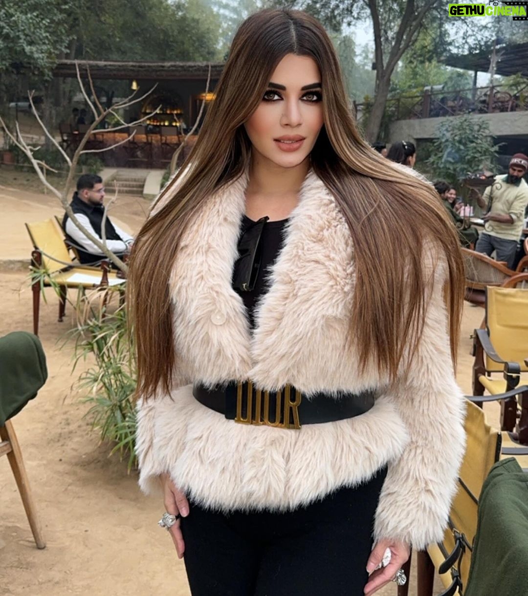 Kainaat Arora Instagram - Eyes Want .. What it Wants .. . . . . #kainaatarora #soullove #soulconnection #lover #healer #Essence #liveauthentic #kainaataroraupdates #Grace #Poise #Elegance #Mountaingirl ❤️🔥