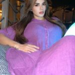 Kainaat Arora Instagram - Classy & Fabulous 💜 💜 💜 💜 💜 #Kainaatarora #kainnatarora #Love #light #live #energies