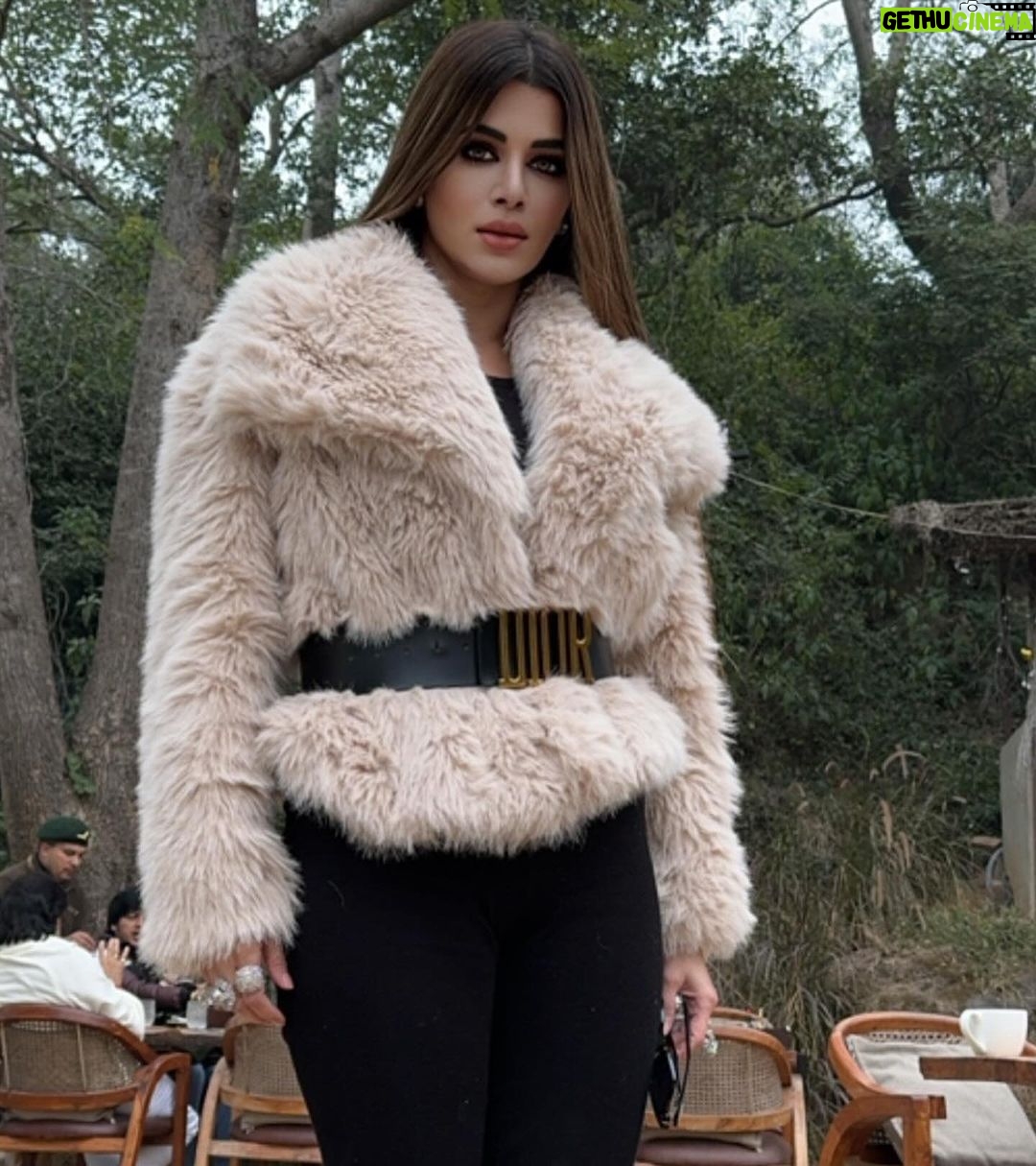 Kainaat Arora Instagram - Eyes Want .. What it Wants .. . . . . #kainaatarora #soullove #soulconnection #lover #healer #Essence #liveauthentic #kainaataroraupdates #Grace #Poise #Elegance #Mountaingirl ❤️🔥