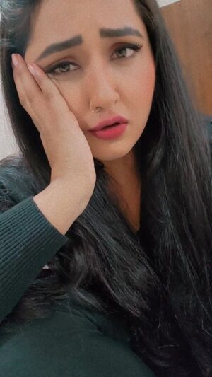 Kajal Raghwani Instagram - Piyawa basela unha le chal ❤️✨️🧿☘️