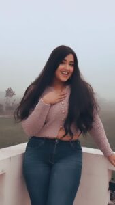 Kajal Raghwani Instagram - 💗 Haye tuu Chhati ke lage rahiye tabiz banalu tanne 🧿✨️ . . . . . . . . #Trending #song #hariyanvi #loveit #enjoy #sapnachaudhary #