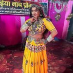 Kajal Raghwani Instagram - में सुर 🧿 आ रही ही लेके ( सुरताल ) 🫶✨ Dress Designer - @vidyamourya096 Make up - @krishnakumar2241994 Hairstylist - Afsana Helper - Sunny