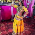 Kajal Raghwani Instagram - में सुर 🧿 आ रही ही लेके ( सुरताल ) 🫶✨ Dress Designer - @vidyamourya096 Make up - @krishnakumar2241994 Hairstylist - Afsana Helper - Sunny