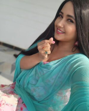 Kajal Raghwani Instagram - Loving myself more and more ✨️💕