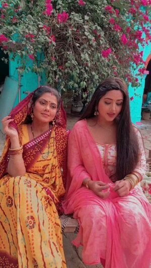 Kajal Raghwani Instagram - कितनी achhi bahu hai ये toh 🤪🤪🤪

@rinkughosh_official 💗