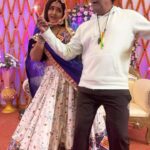 Kajal Raghwani Instagram - Hamare Master jee 😃 Dufli wale Hum mile or reel na bane aisa hohi nahi sakta 😆😆😆 Choreographer - @kaanumukherjee Master jee 🫶😇