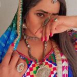 Kajal Raghwani Instagram - Tujko maine ye dil de diya ❤️🧿☘️ 💖 ☘️ 🧿 Outfit - @vidyamourya096 बाबा विश्वनाथ की नगरी काशी