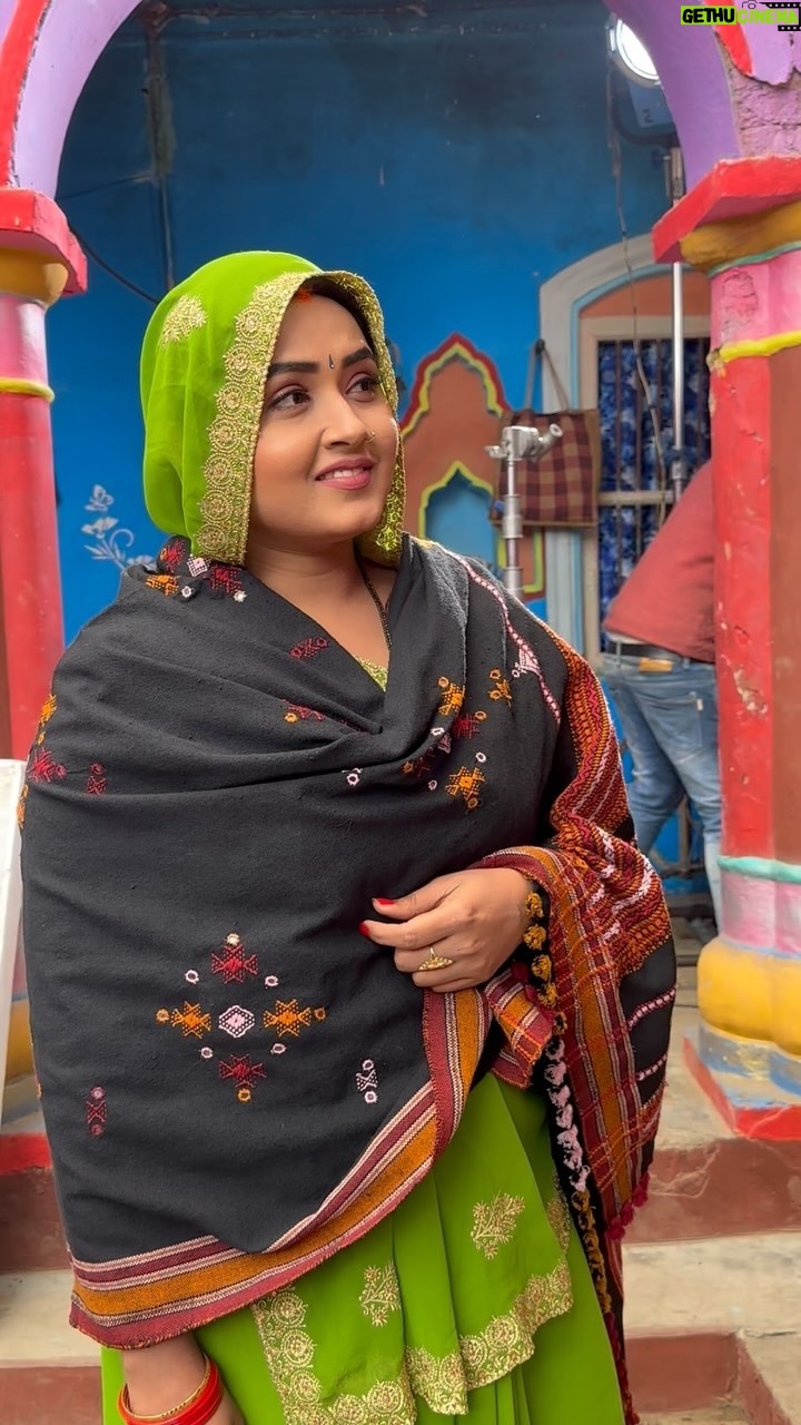 Kajal Raghwani Instagram - ☘️ Shooting 🎥 Cold 🥶 Rain 🌧️ sab ek sath 😝🤪