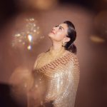 Kajol Instagram – Just a girl standing in front of her wardrobe, asking for more gold. 💁‍♀️🌟

#ootd #drapedingold #sparkleandshine #yehdilmangemore