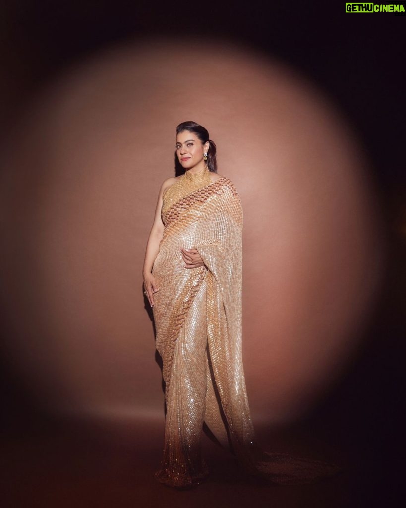Kajol Instagram - Just a girl standing in front of her wardrobe, asking for more gold. 💁‍♀🌟 #ootd #drapedingold #sparkleandshine #yehdilmangemore