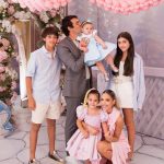 Kaká Instagram - Celebrando 1 ano da nossa Sarah em seu reino encantado! E desejando que a vida dela seja sempre repleta de bençãos e muito amor! 🩷 @atelue @funkidsfotografia